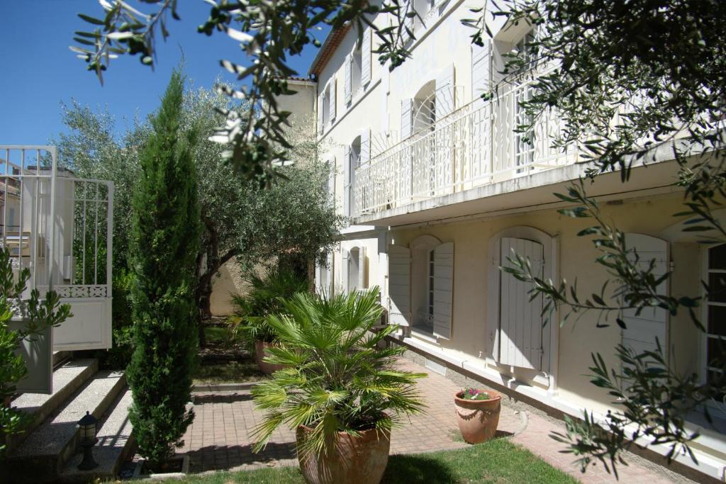 Hotel Du Cheval Blanc Saint-Rémy-de-Provence 외부 사진